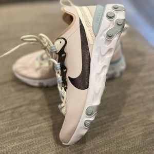 Nike ladies size 6 like new